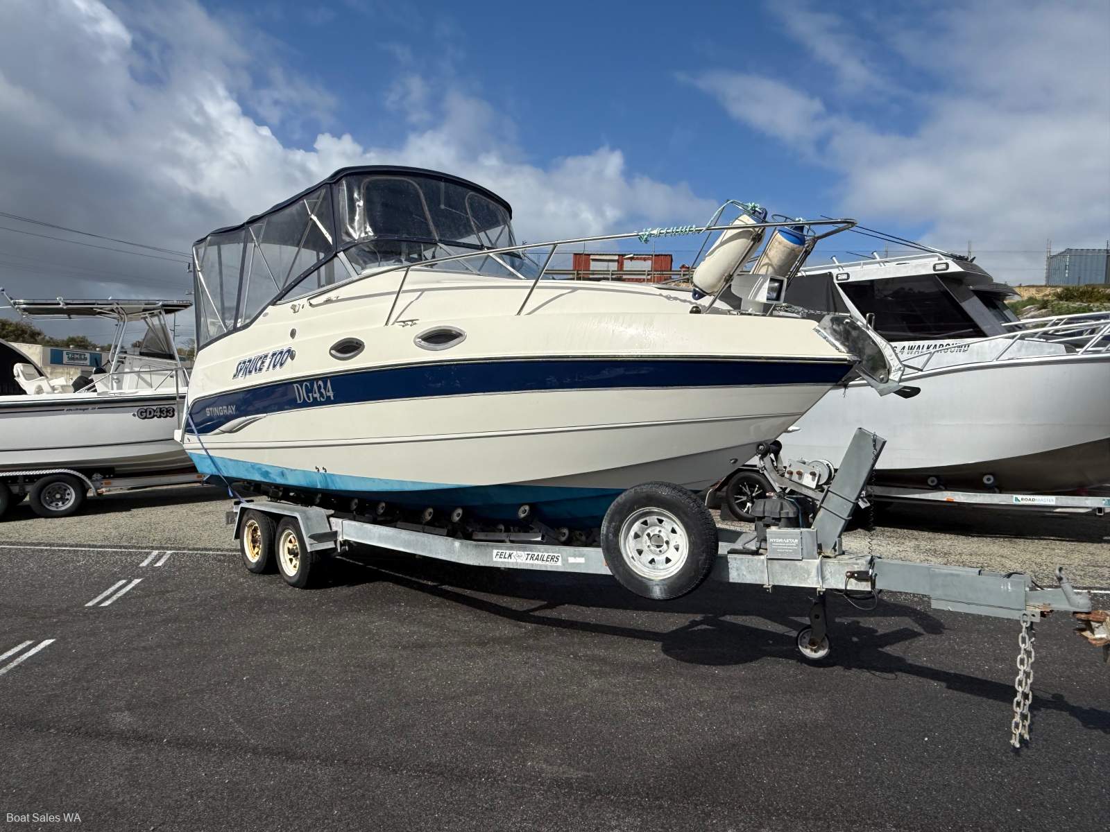 Stingray 240CS NEAT AND VERY CLEAN 2006 MODEL V8 Mpi Mercruiser