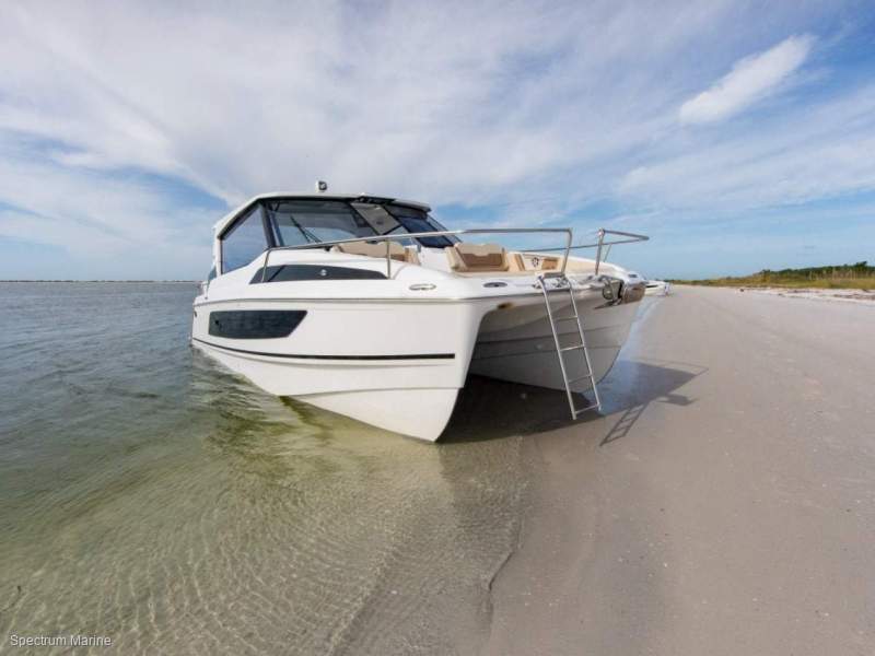 Aquila 36 Cruiser version with Hydroglide Fixed Foil