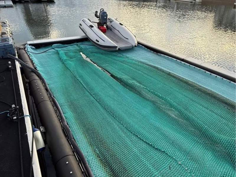 Near new 8.94m x 3.5 seapen