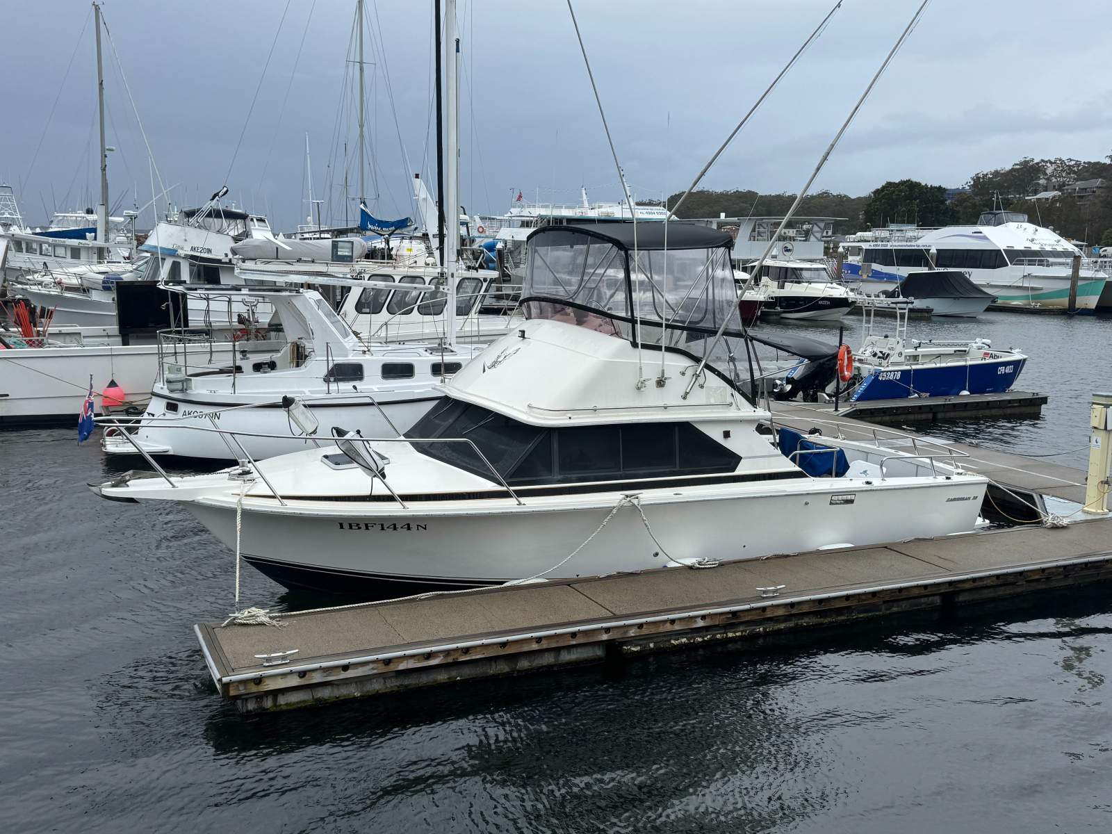 Bertram Caribbean 28 Flybridge