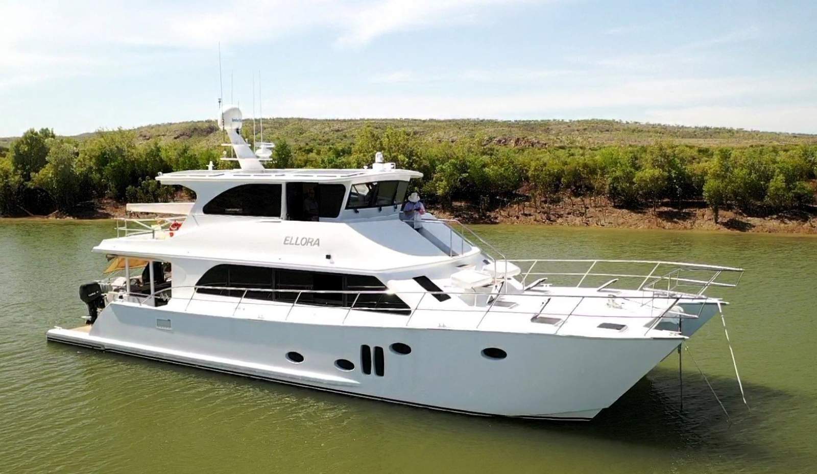 Coral Coast Power Catamaran 61 - PORTUGUESE BRIDGE