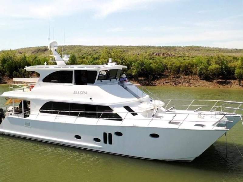 Coral Coast Power Catamaran 61 - PORTUGUESE BRIDGE