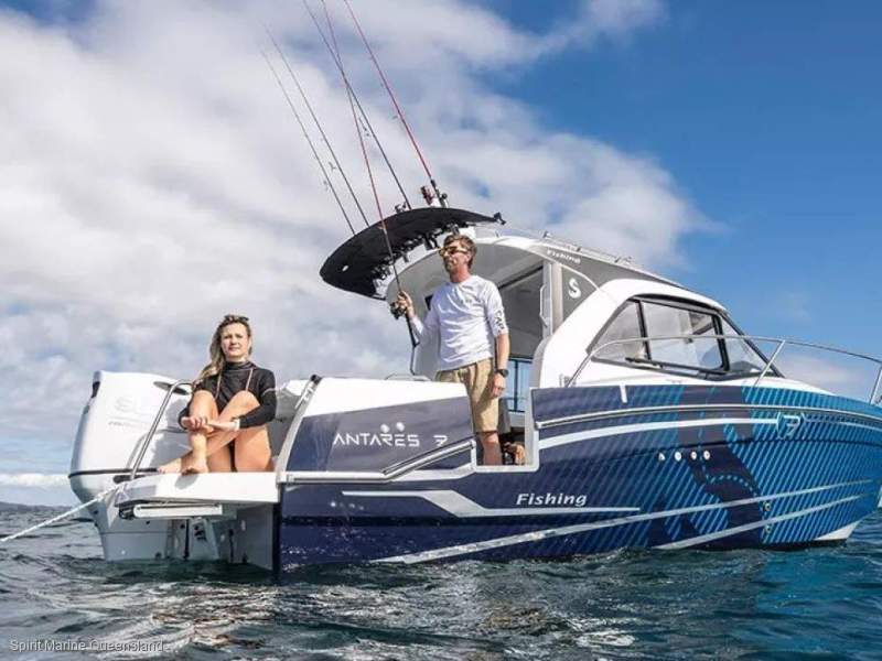 Beneteau Antares 7 Fishing