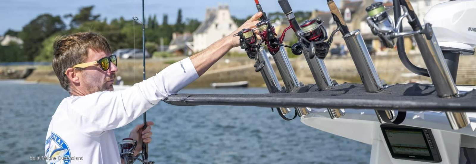 Beneteau Antares 7 Fishing
