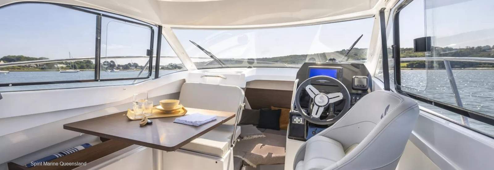 Beneteau Antares 7 Fishing