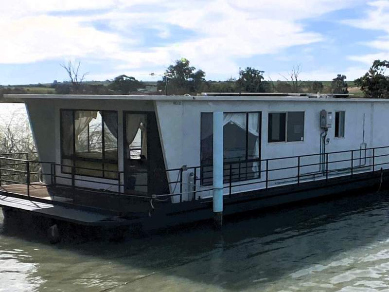 "Chill Billie" 2010/2014 Built, Two Bed, Houseboat