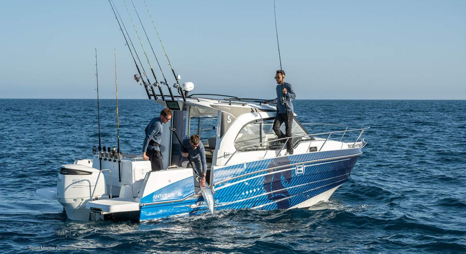 Beneteau Antares 8 Fishing