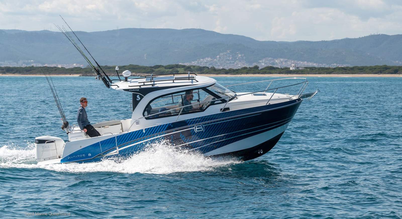 Beneteau Antares 8 Fishing