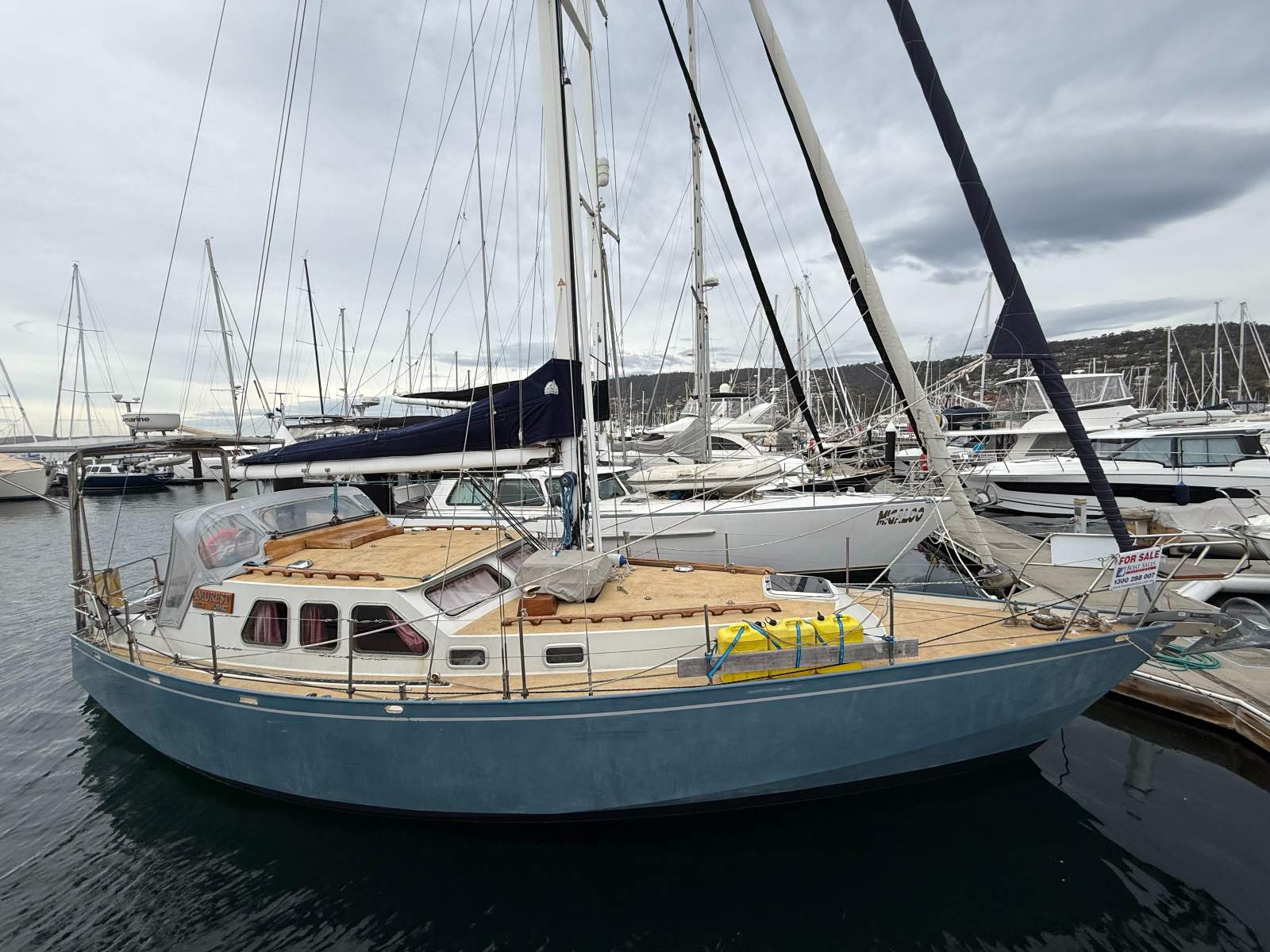 Roberts 370 Pilothouse Sloop