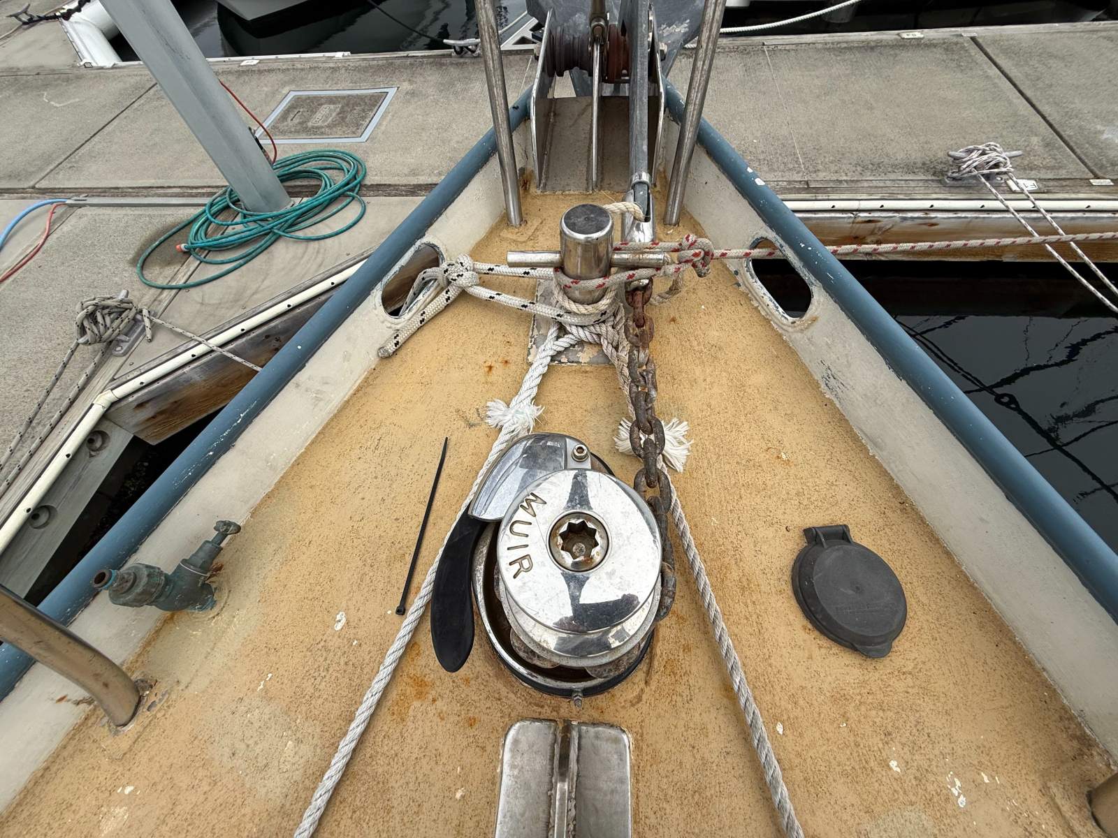 Roberts 370 Pilothouse Sloop
