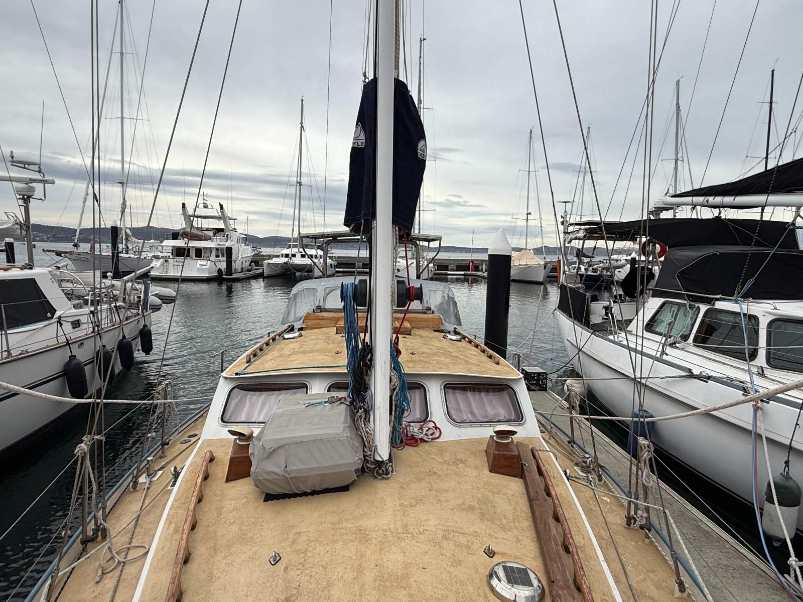 Roberts 370 Pilothouse Sloop
