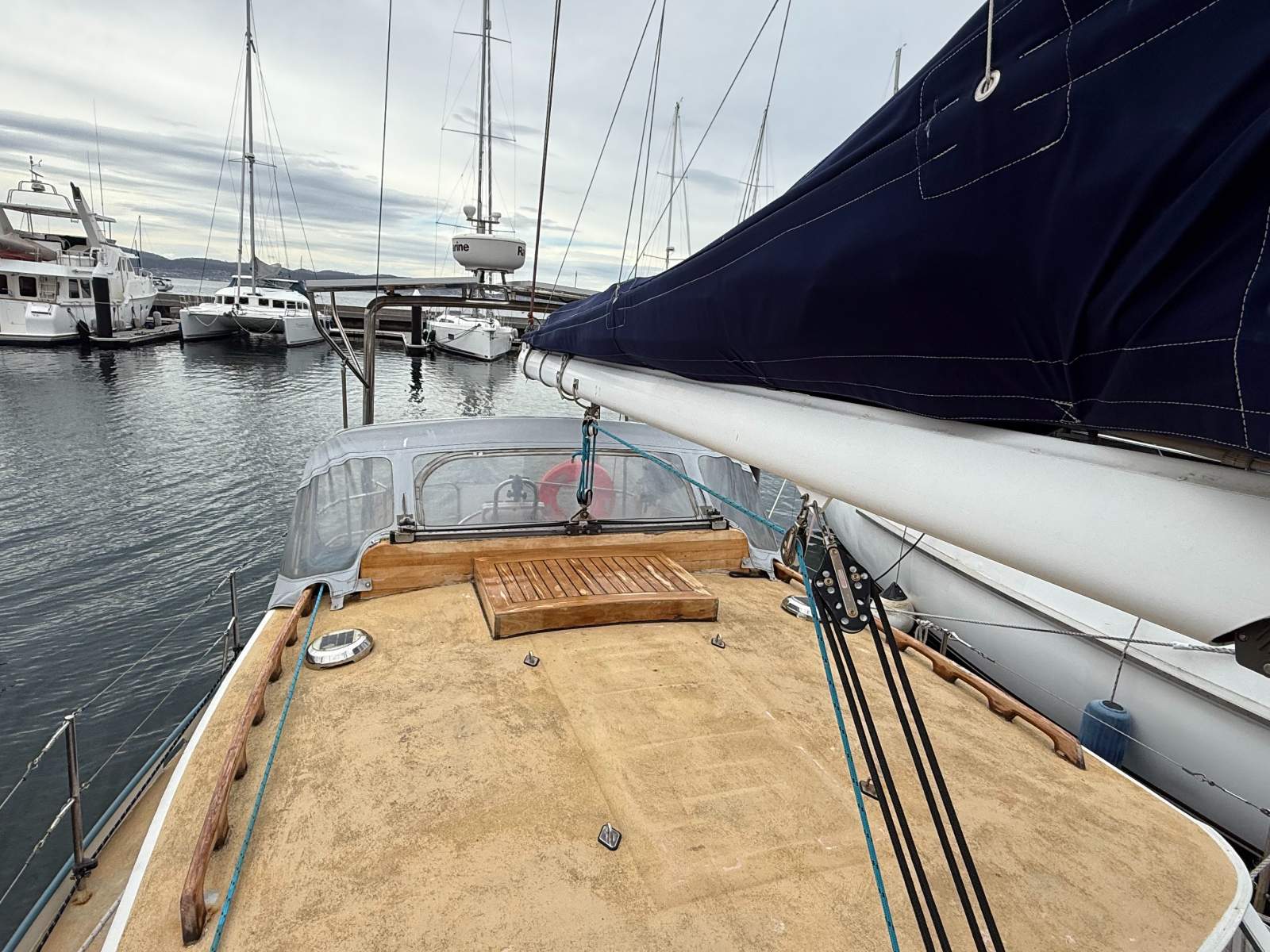 Roberts 370 Pilothouse Sloop