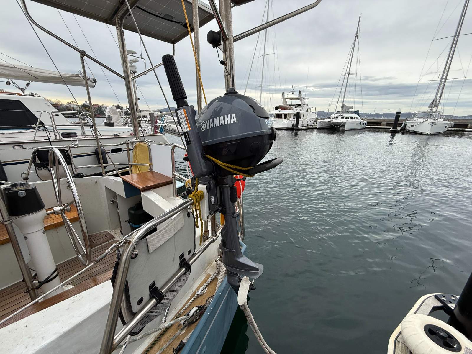 Roberts 370 Pilothouse Sloop