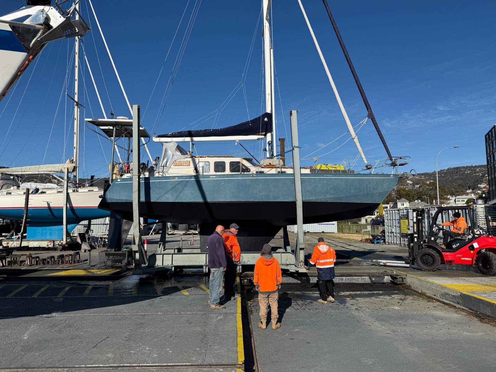 Roberts 370 Pilothouse Sloop