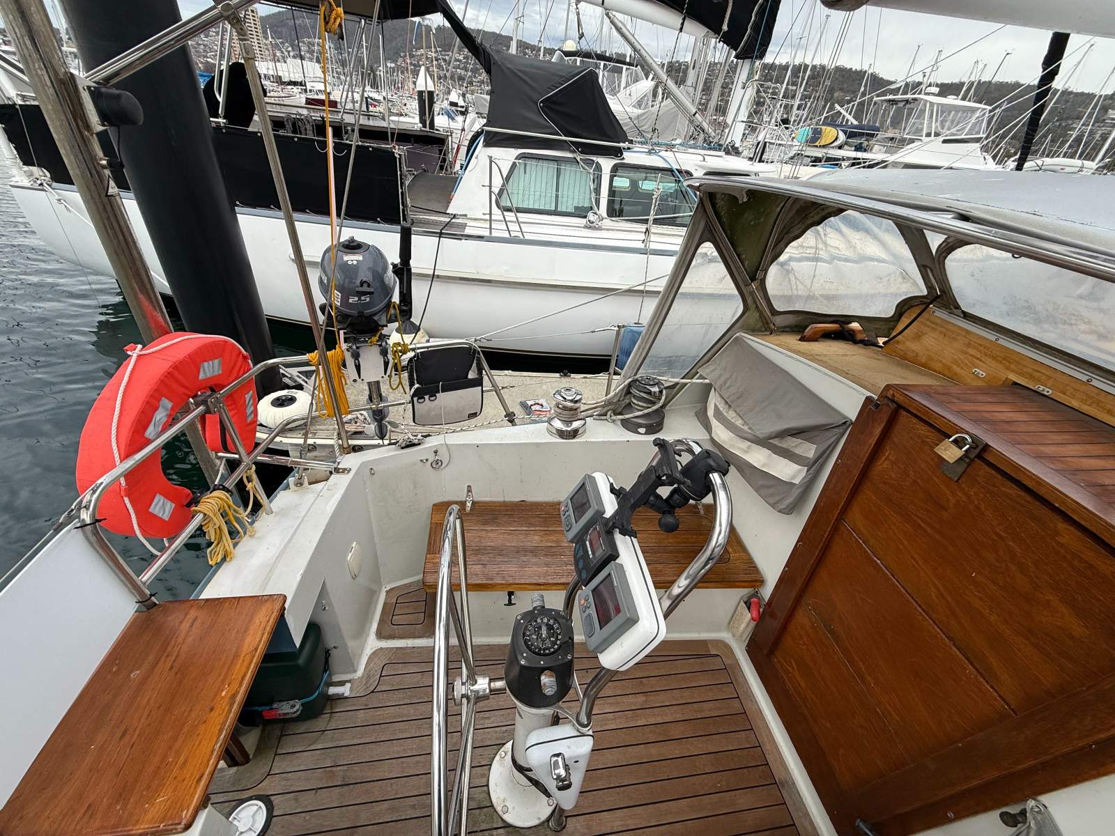 Roberts 370 Pilothouse Sloop
