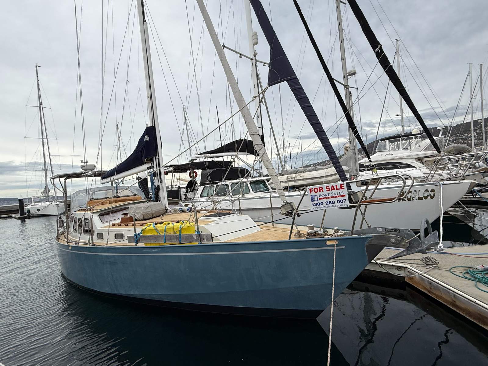 Roberts 370 Pilothouse Sloop