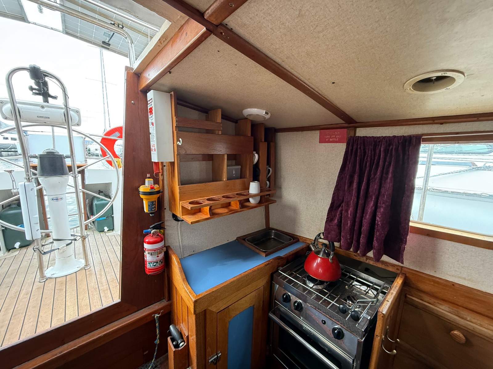 Roberts 370 Pilothouse Sloop