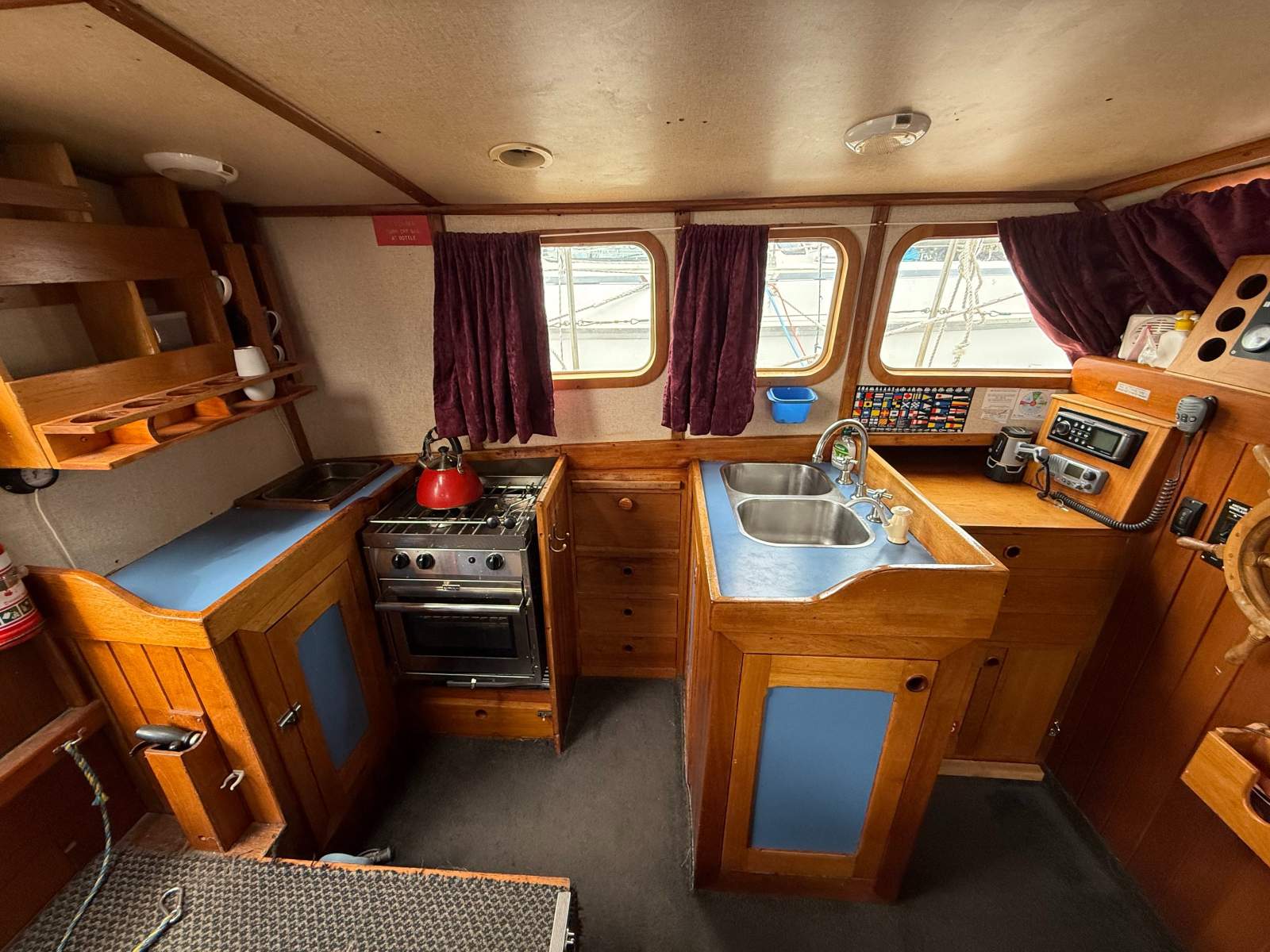 Roberts 370 Pilothouse Sloop