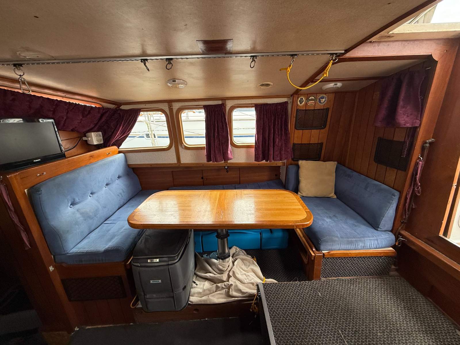 Roberts 370 Pilothouse Sloop