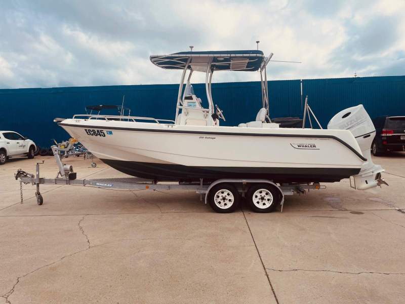 Boston Whaler 210 Outrage