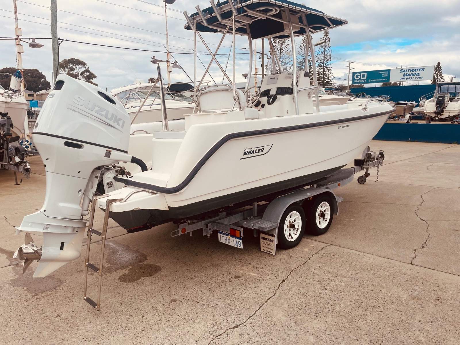 Boston Whaler 210 Outrage