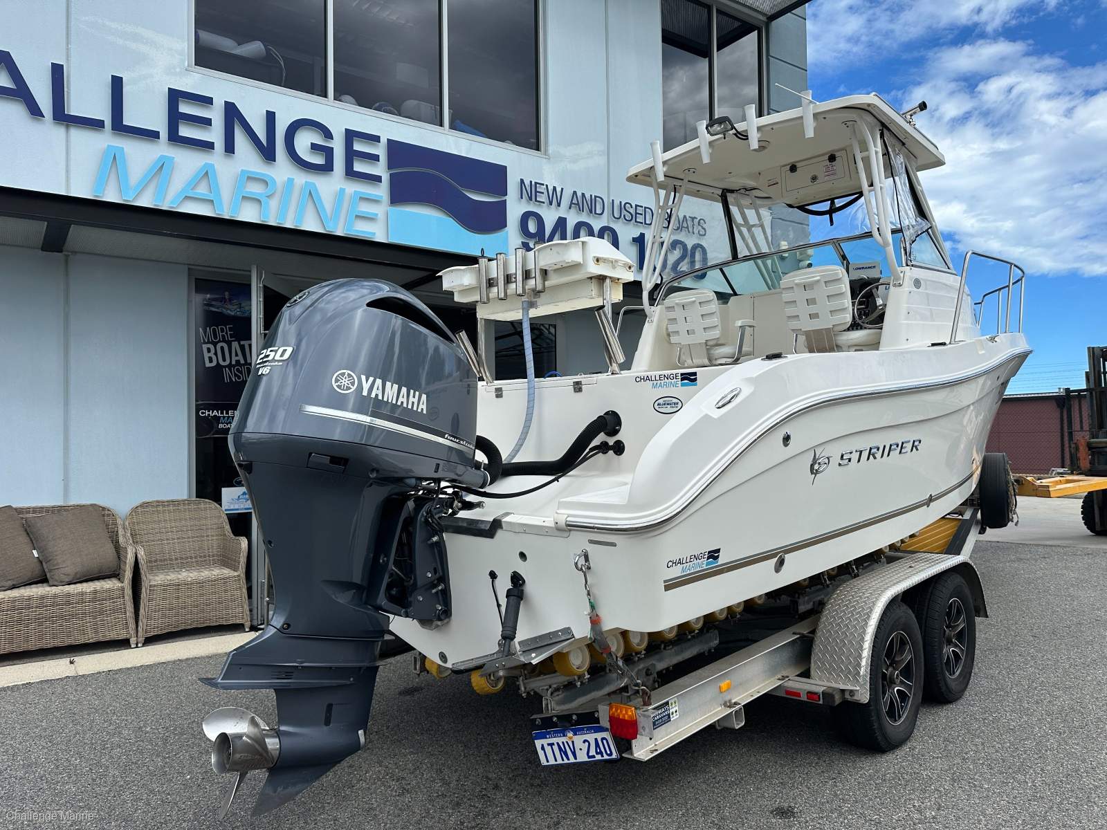 Seaswirl 2301 WA Striper- 2012 one of the nicest ones we have seen.