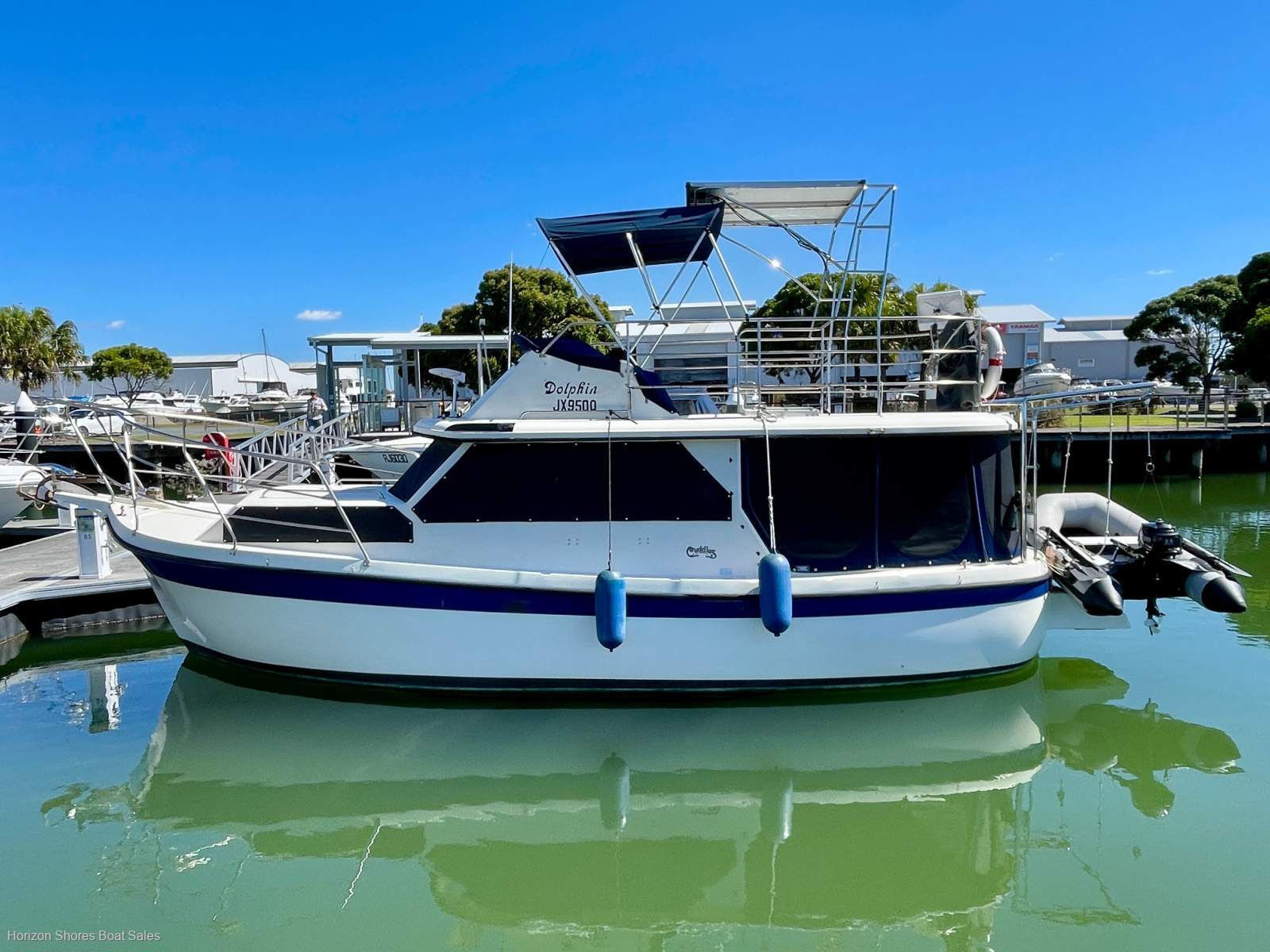 Cuddles 30 Flybridge Cruiser