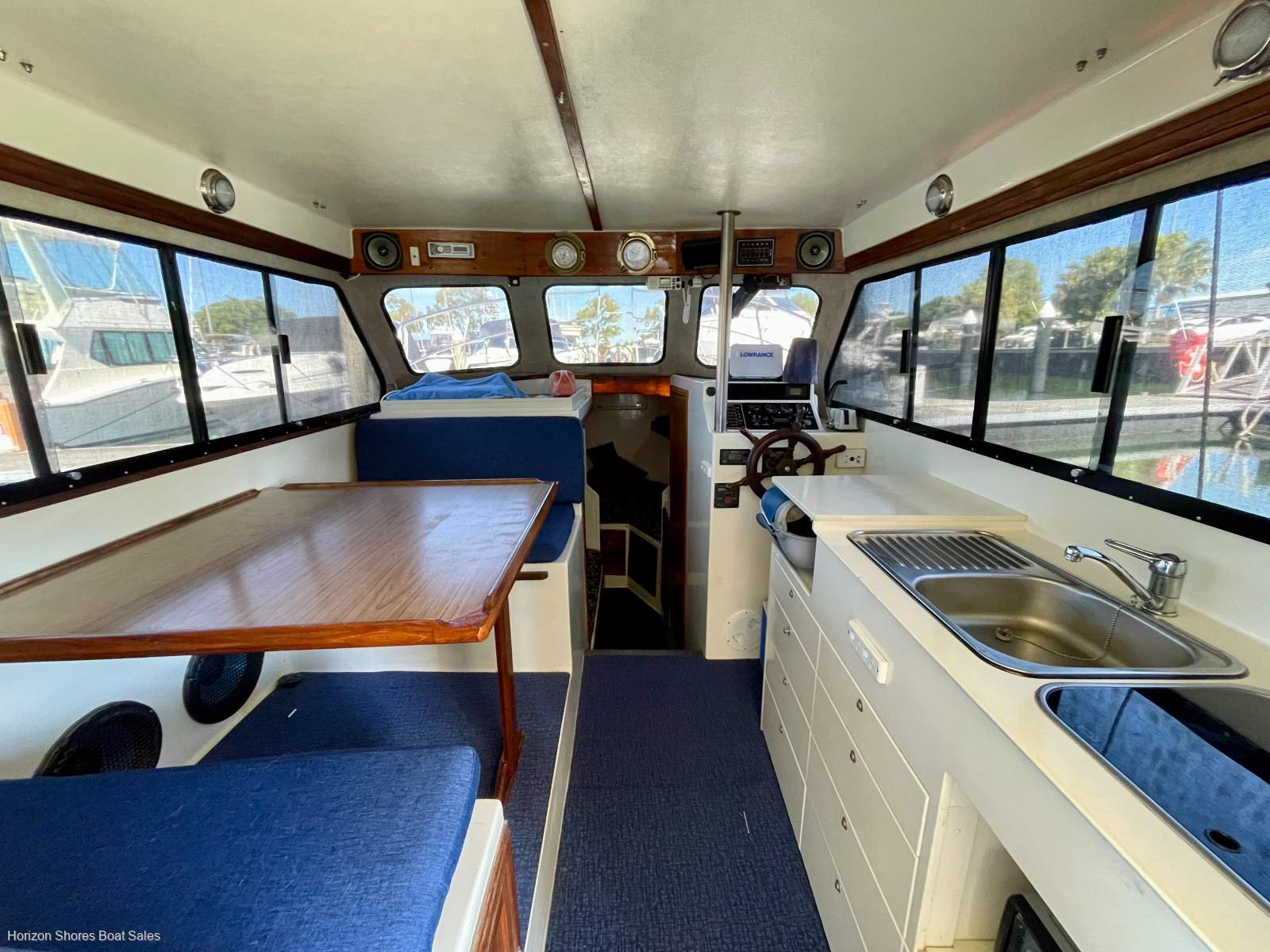 Cuddles 30 Flybridge Cruiser