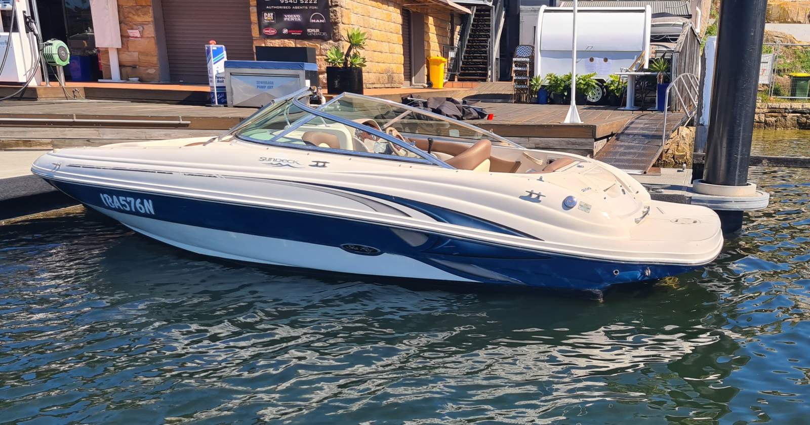 Sea Ray 220 Sundeck