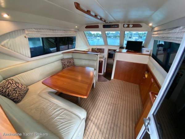 Riviera 33 Flybridge