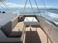 Caribbean 40 Flybridge Cruiser:Deluxe seating