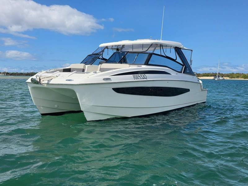 Aquila 32 Sport Twin 300 hp Mercury Verado V8 Outboards