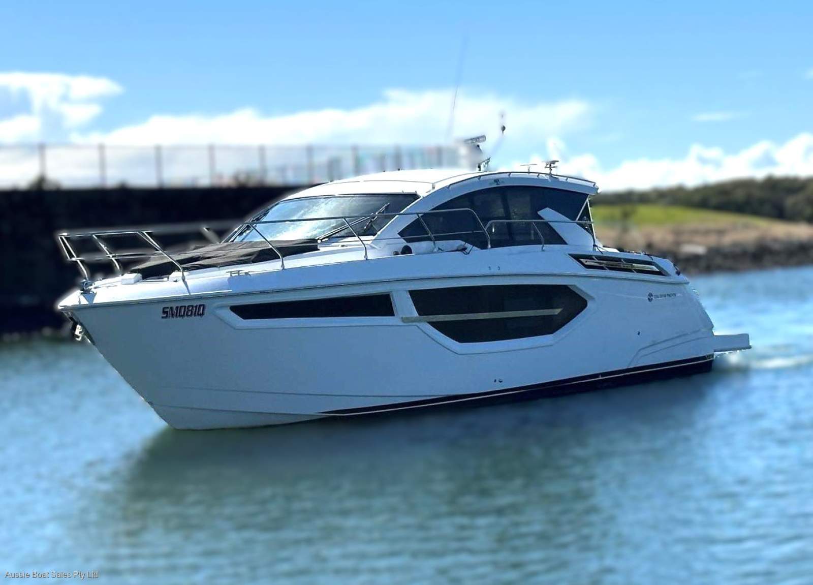 Cruisers Yachts 42 Cantius Sports Yacht