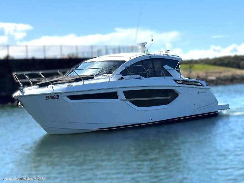 Cruisers Yachts 42 Cantius Sports Yacht