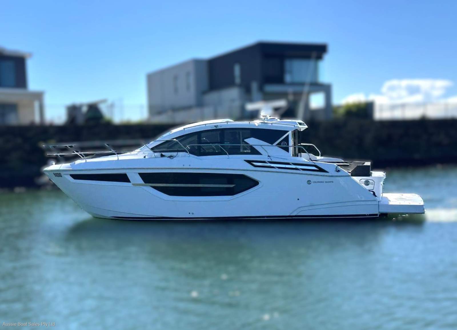 Cruisers Yachts 42 Cantius Sports Yacht