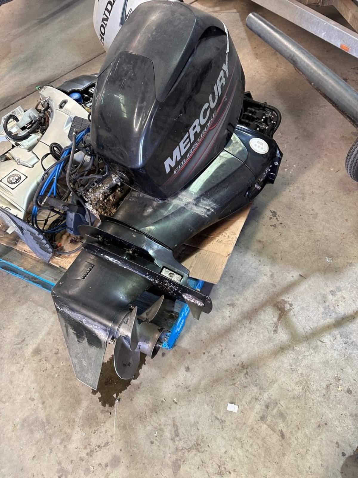 Mercury 40hp command thrust outboard (Commercial motor)