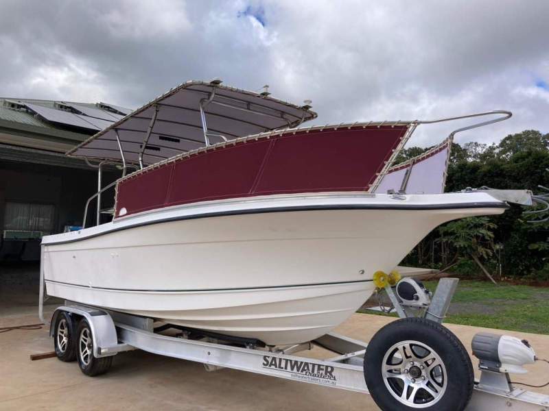 Bayliner 2052 Trophy Central cab walkaround