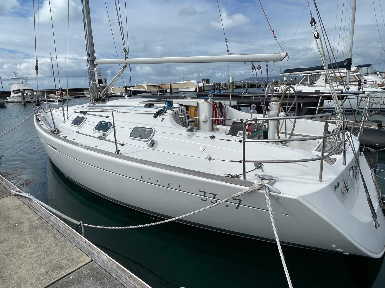 Beneteau First 33.7