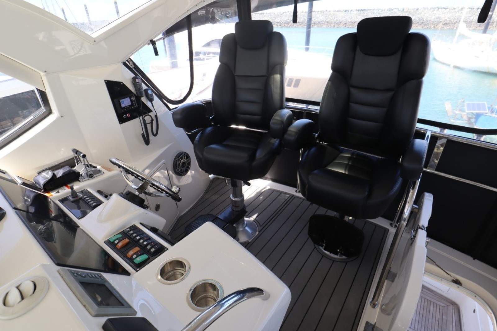 Riviera 47 Enclosed Flybridge