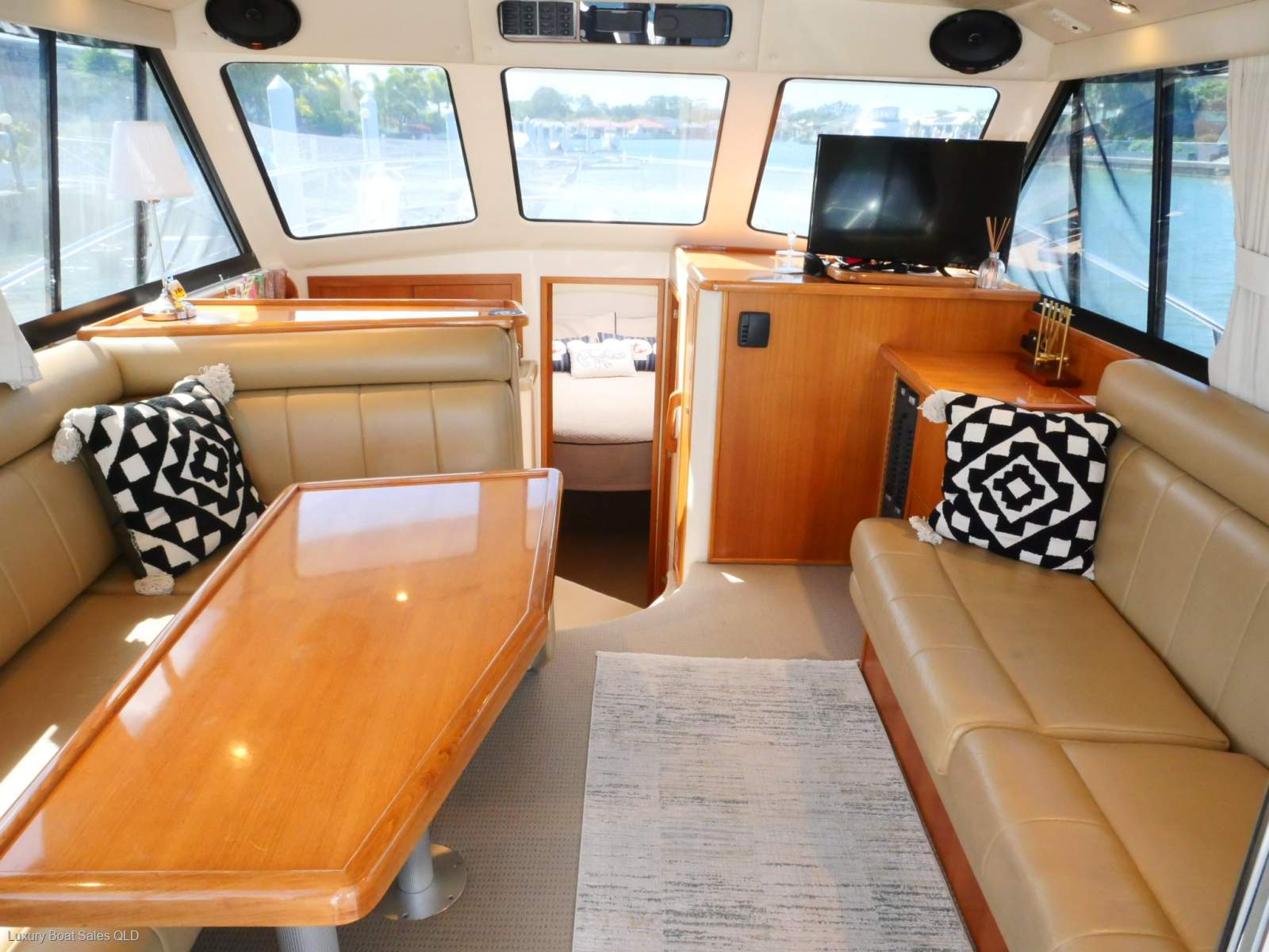 Riviera 36 Platinum Flybridge
