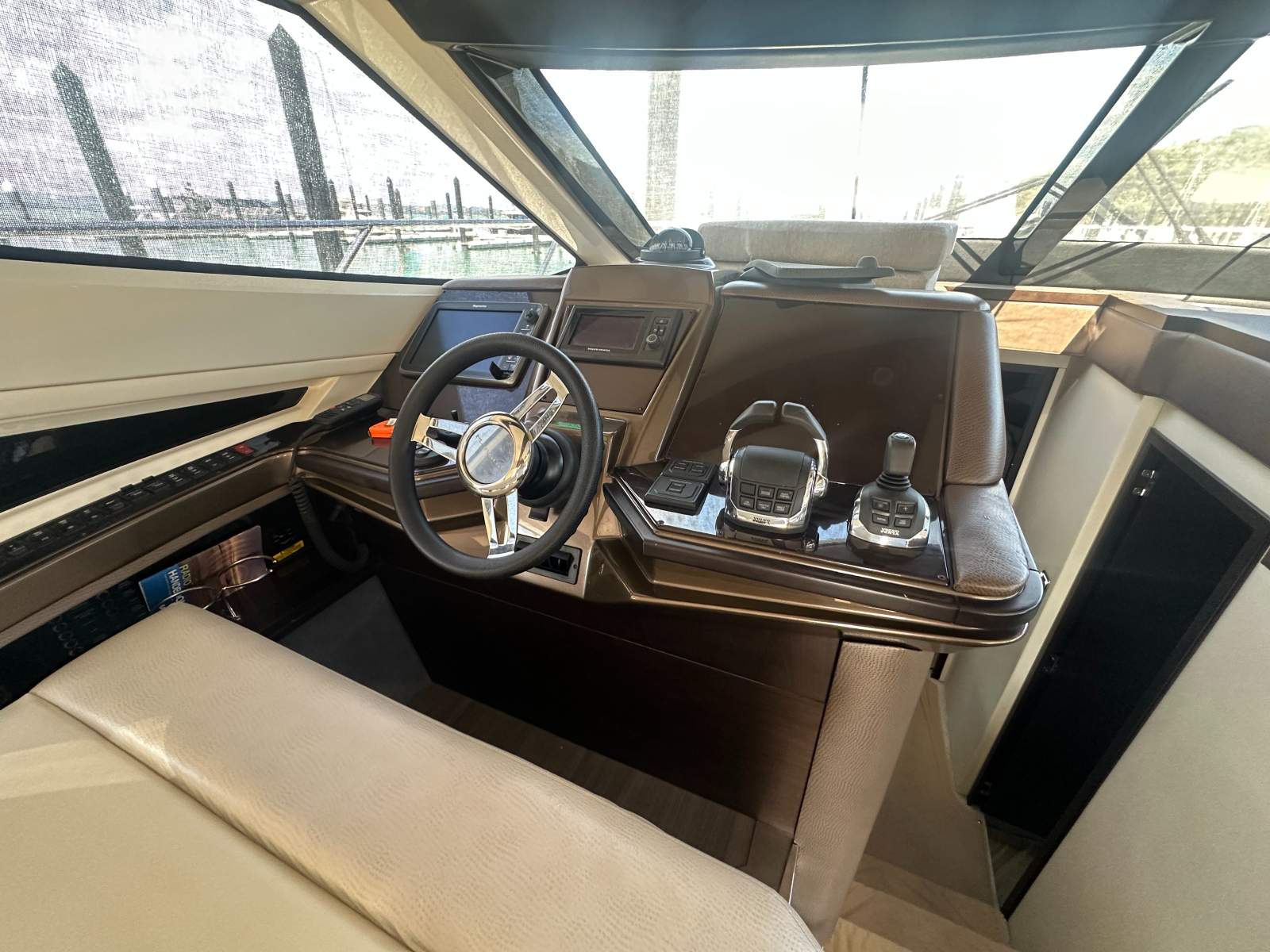 Marquis Yachts 500 SB