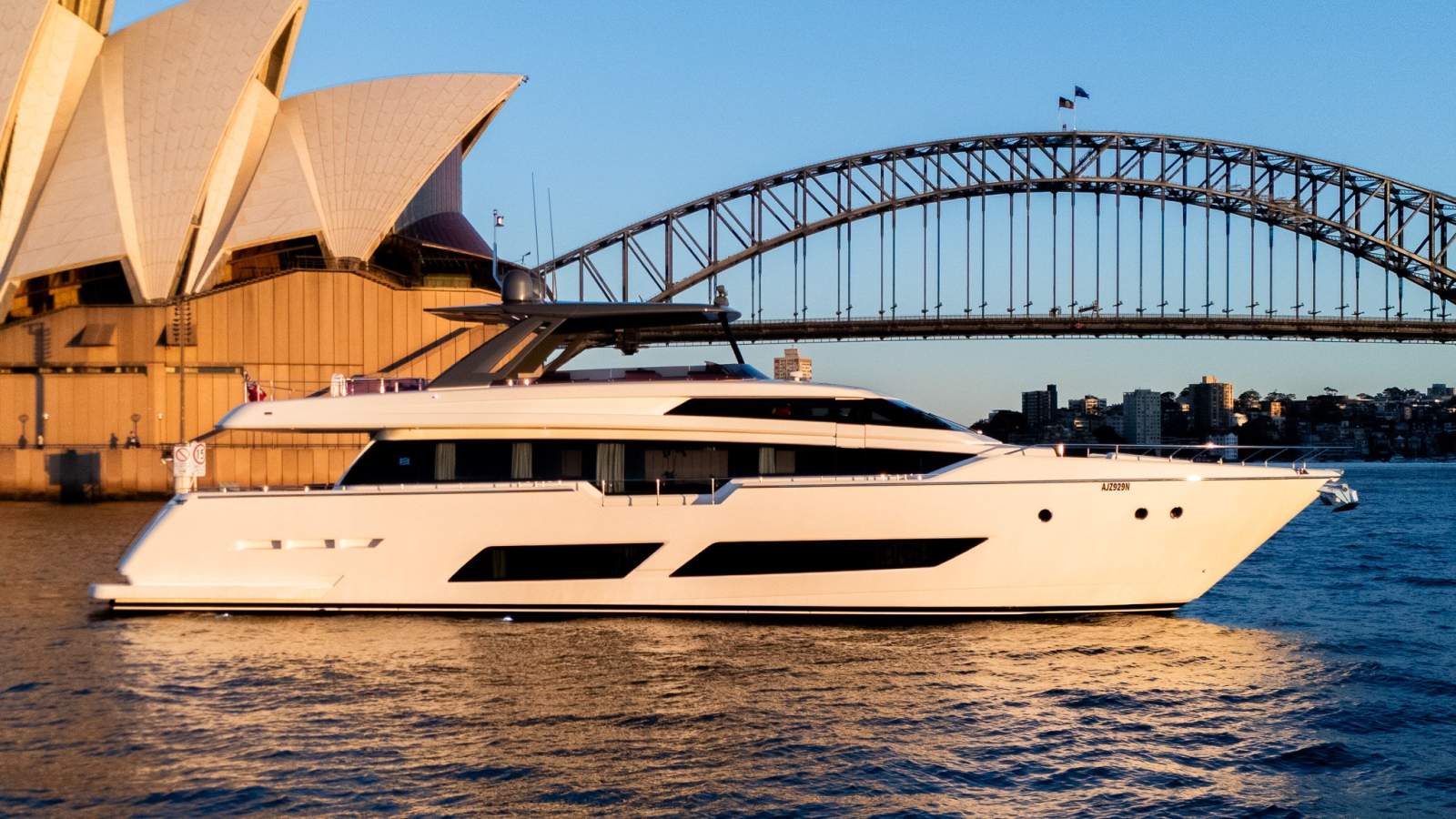 Ferretti 850