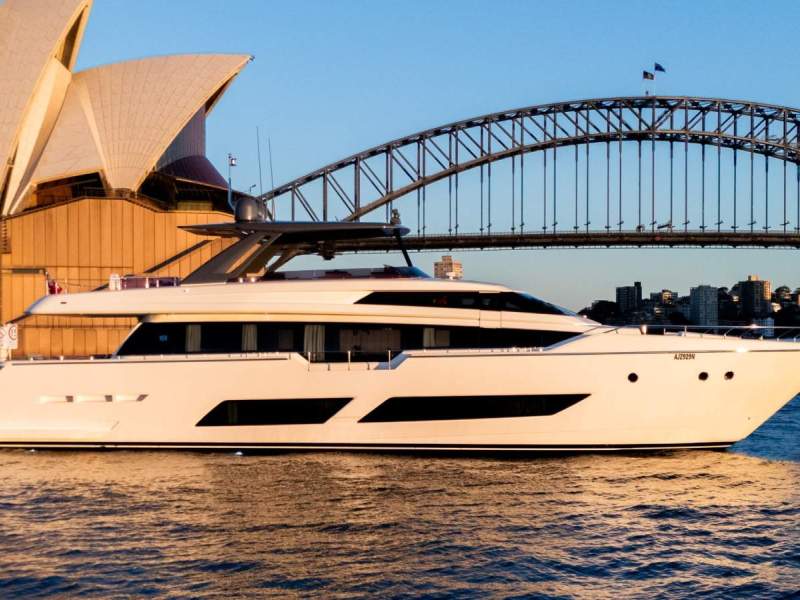 Ferretti 850