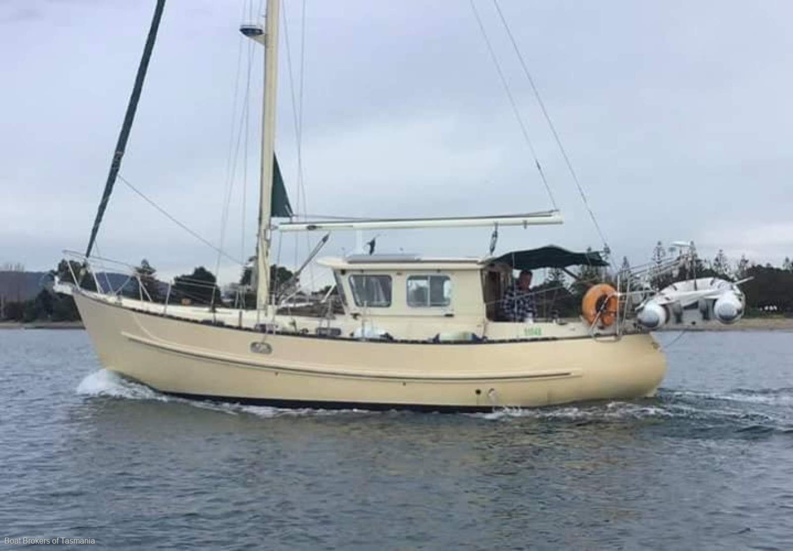 Fisher 32 Strong fibreglass motorsailer with lots of extras