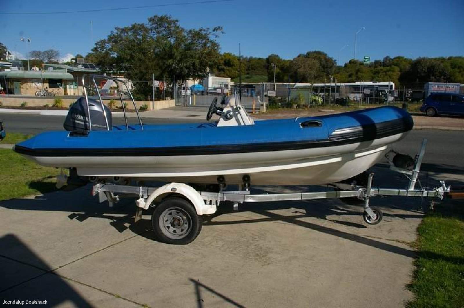Coast Ryder 5.40 Center Console Rib