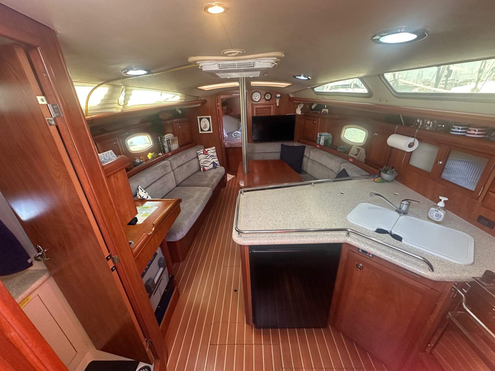 Hunter 36