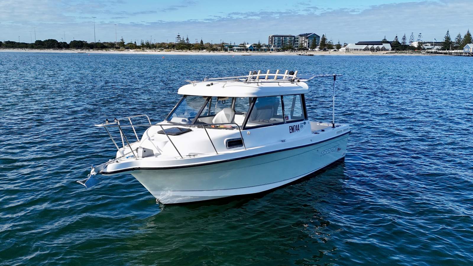 Trophy 2359 Hardtop Low Hours Great Condition