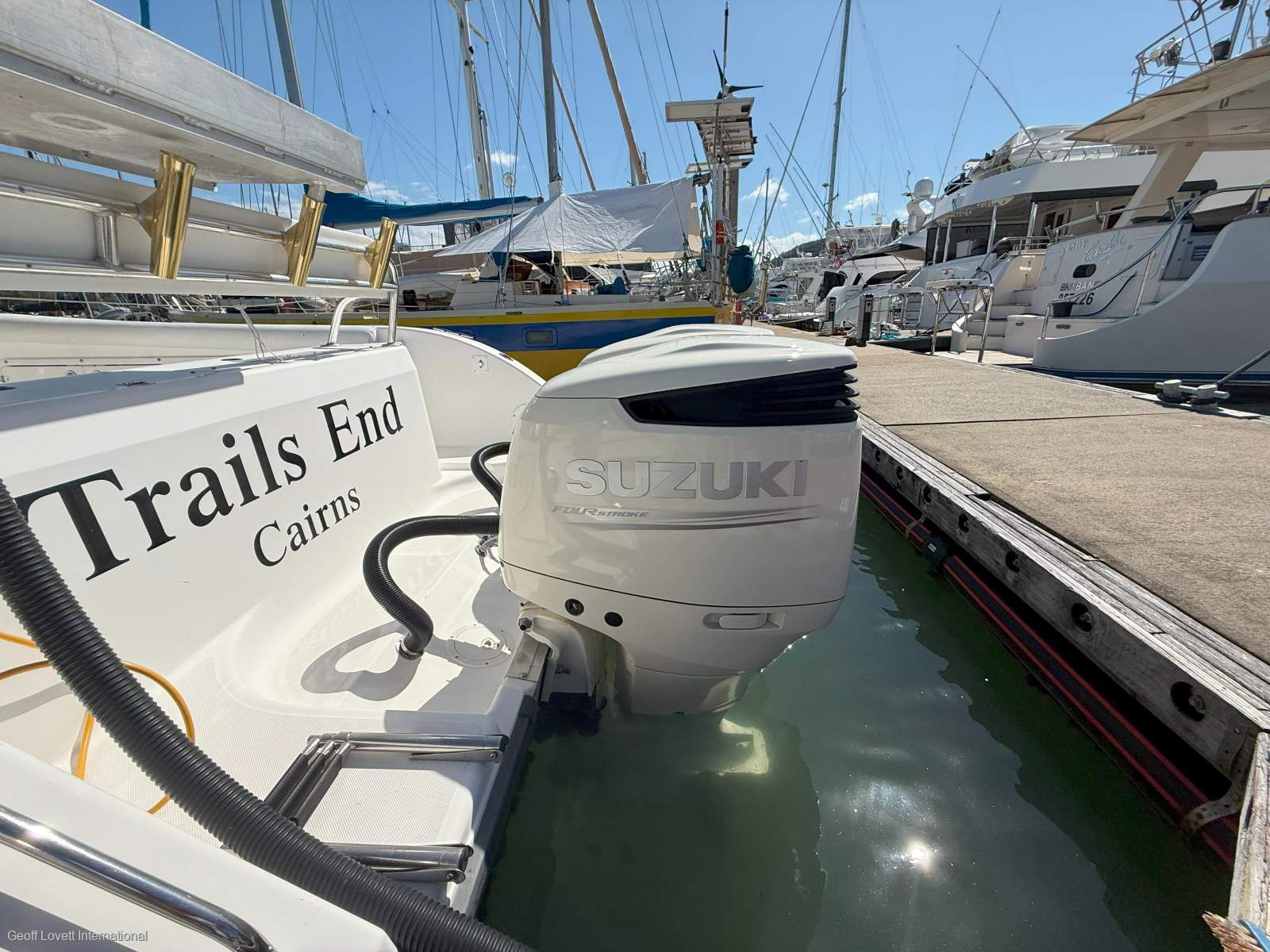 Century 3200 CC 32' Centre Console