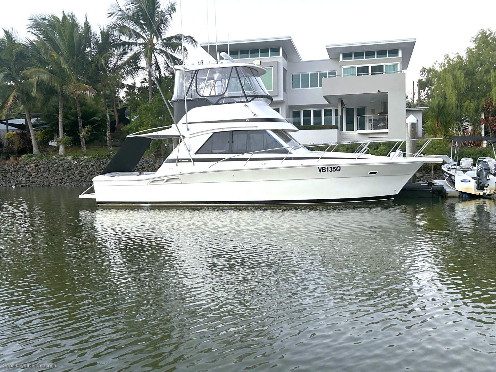 Riviera 36 Flybridge