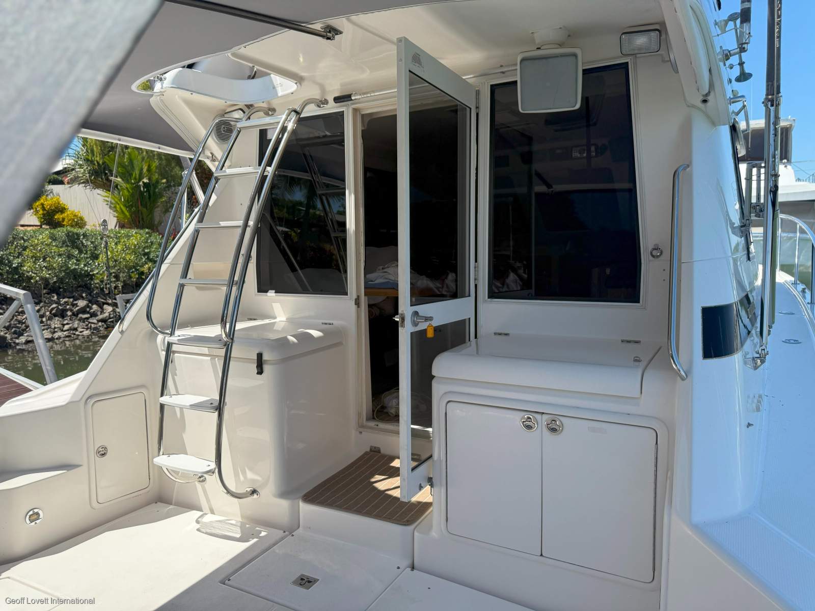 Riviera 36 Flybridge
